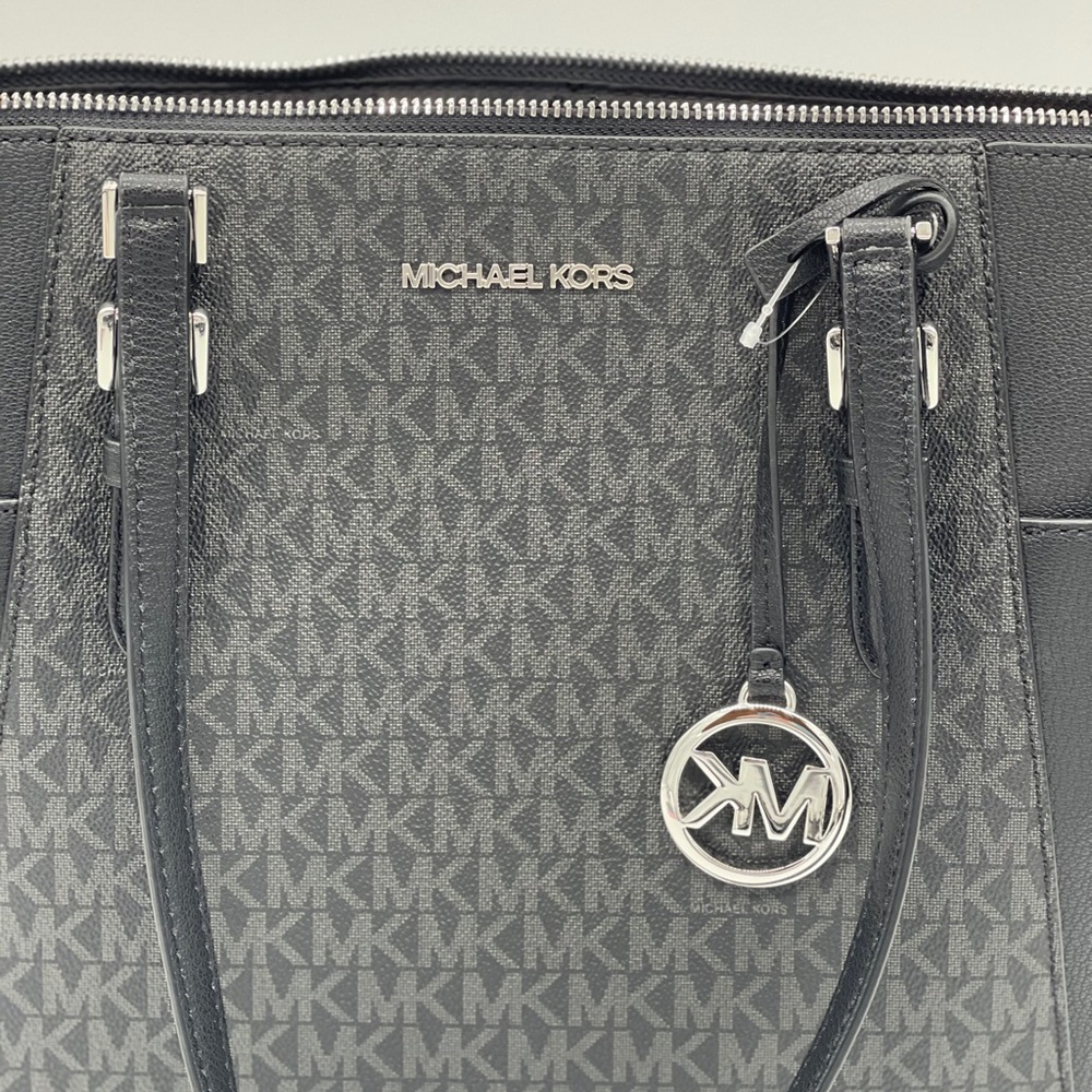 Michael Kors Charlotte Bag & Double Zip Wa… - Picture 10 of 11